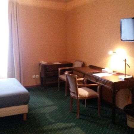 Hotel De La Cloche Dole Ngoại thất bức ảnh