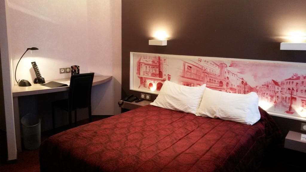 Hotel De La Cloche Dole Phòng bức ảnh