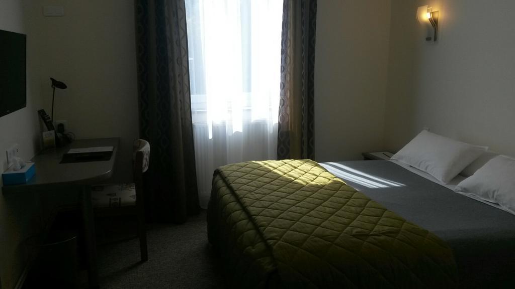 Hotel De La Cloche Dole Phòng bức ảnh