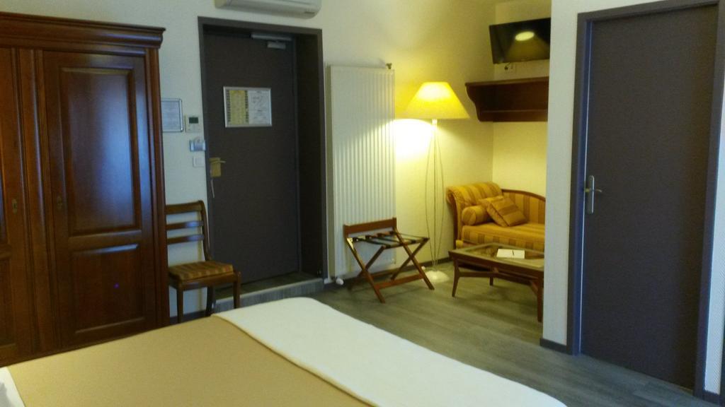 Hotel De La Cloche Dole Phòng bức ảnh