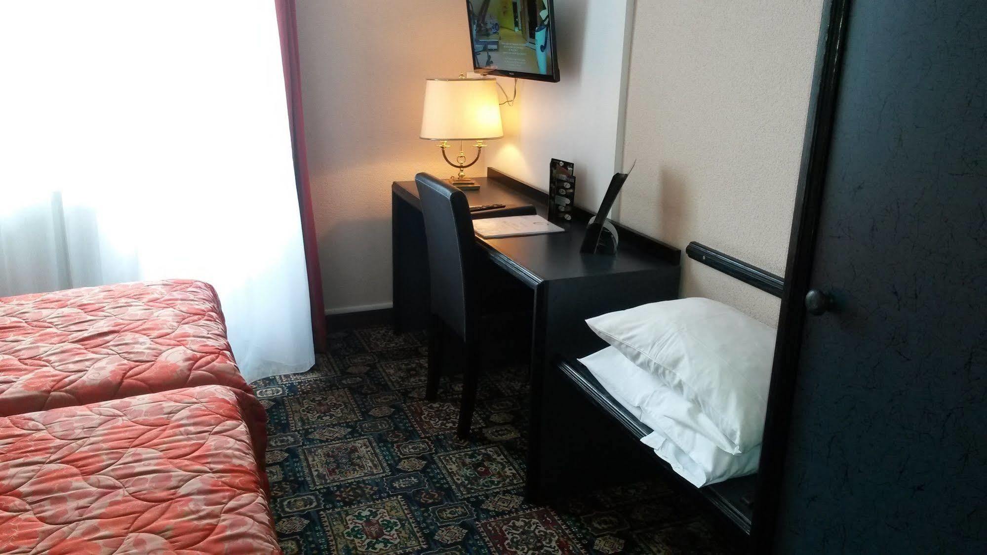 Hotel De La Cloche Dole Ngoại thất bức ảnh
