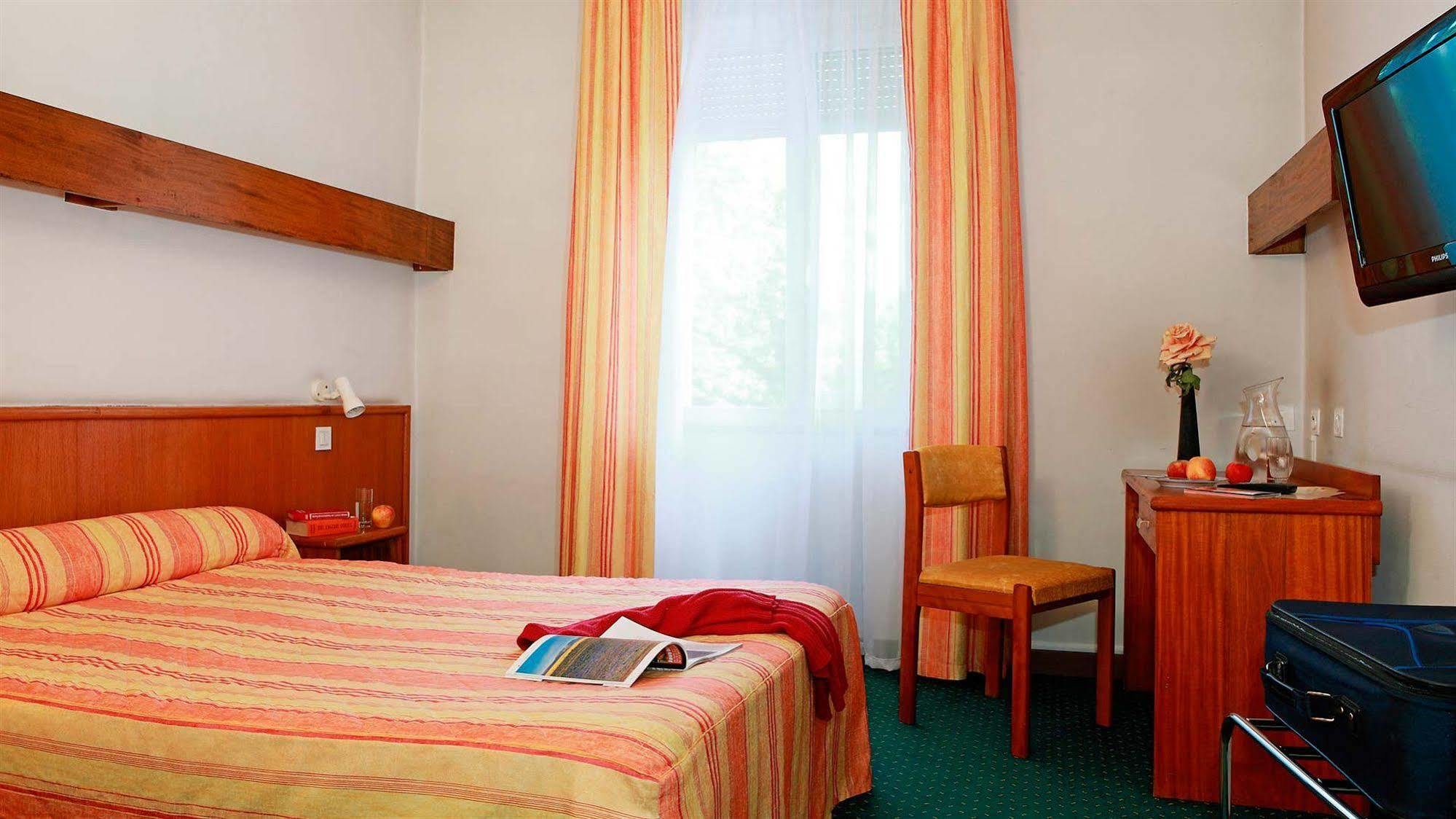Hotel De La Cloche Dole Ngoại thất bức ảnh