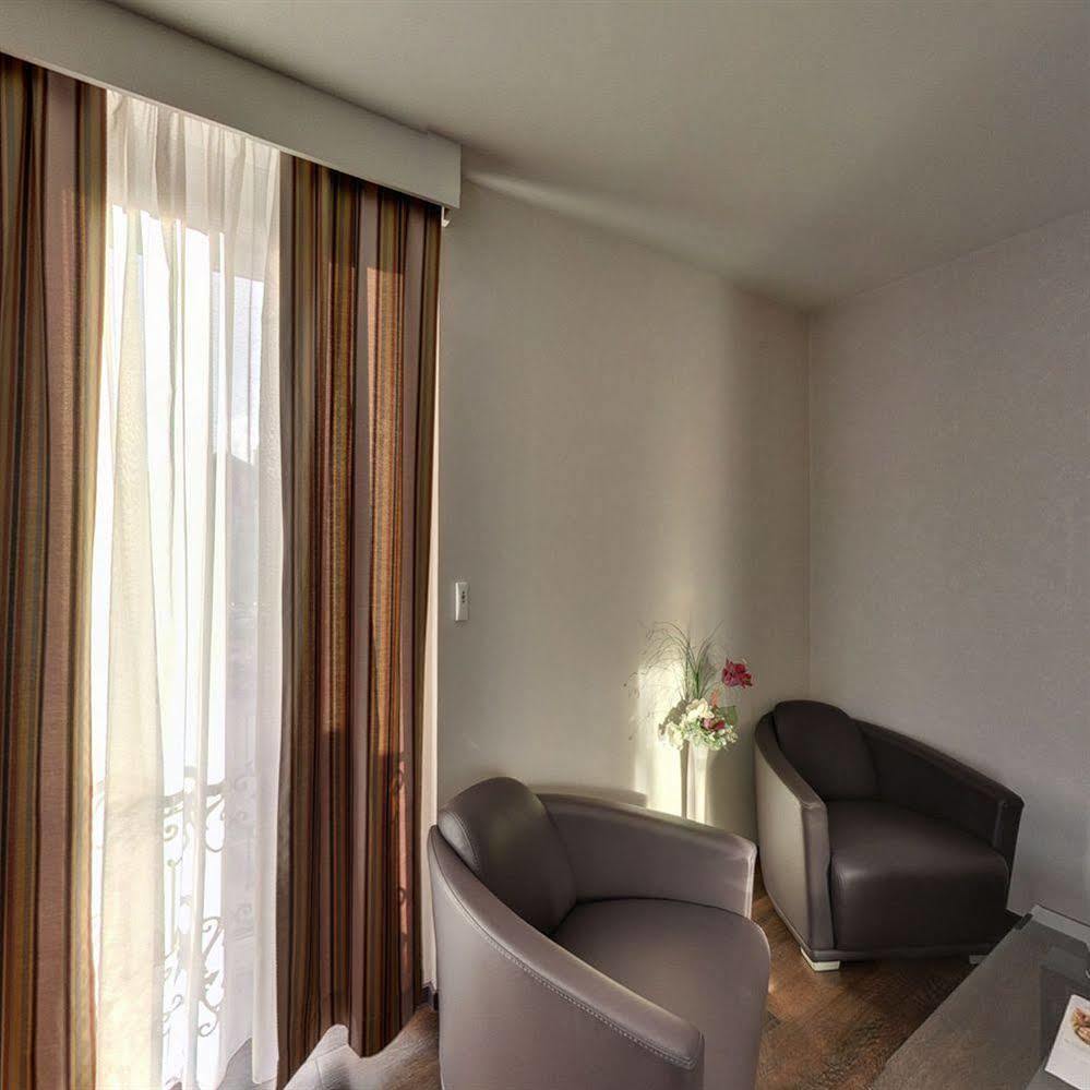 Hotel De La Cloche Dole Ngoại thất bức ảnh