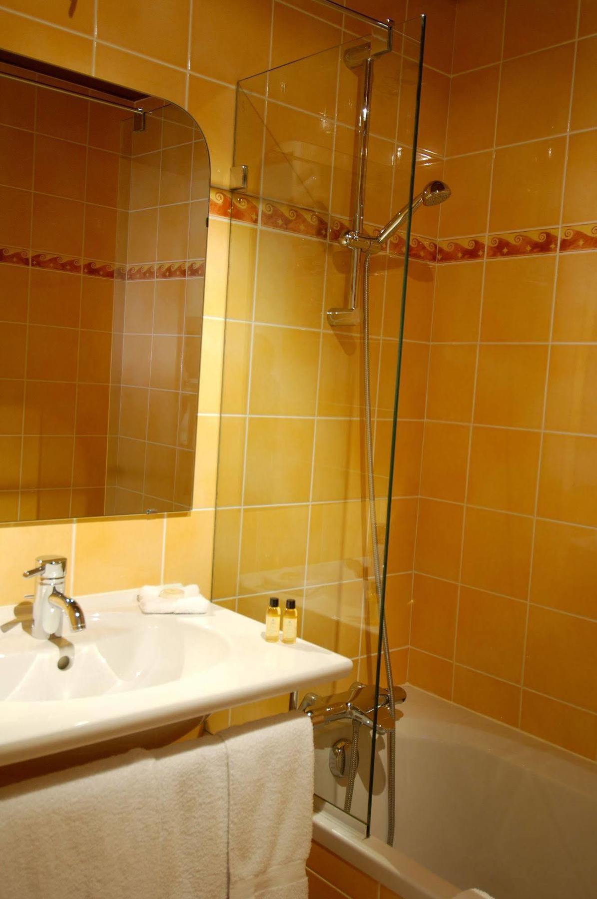 Hotel De La Cloche Dole Ngoại thất bức ảnh