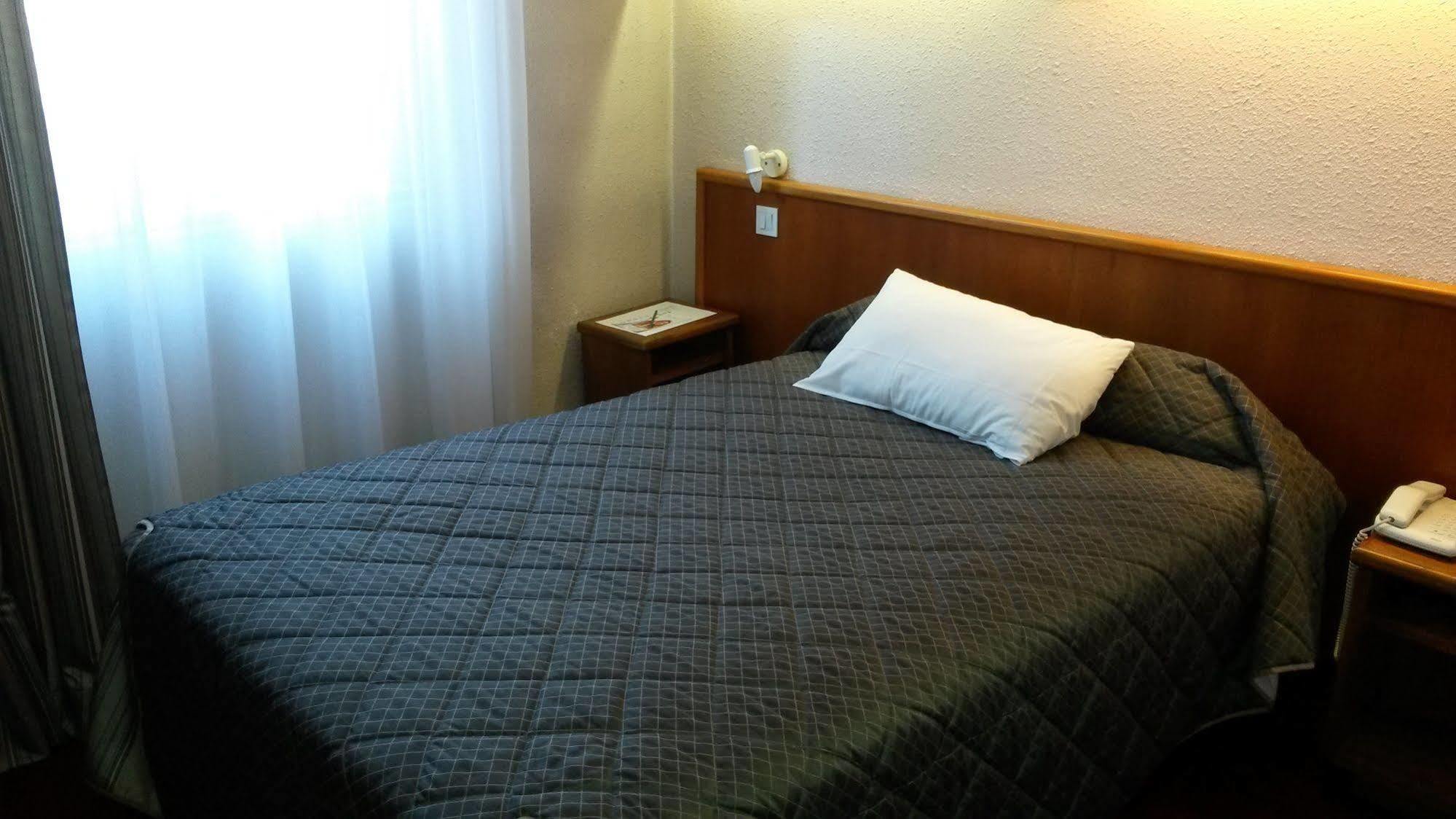 Hotel De La Cloche Dole Ngoại thất bức ảnh