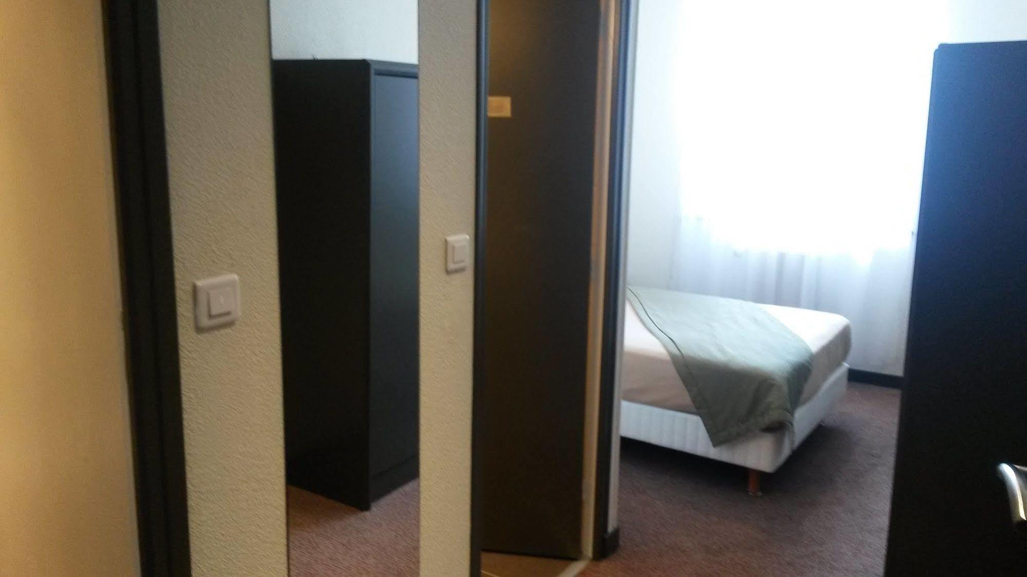 Hotel De La Cloche Dole Ngoại thất bức ảnh
