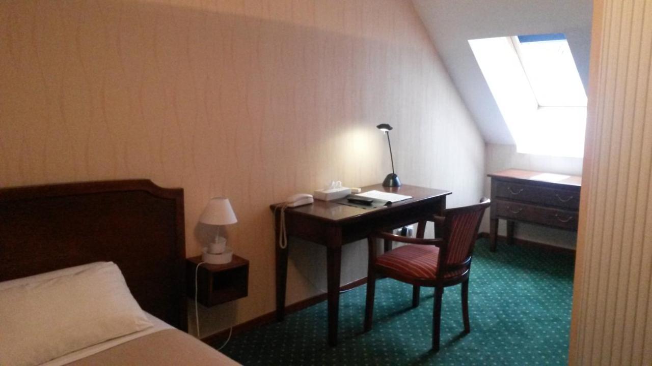 Hotel De La Cloche Dole Ngoại thất bức ảnh