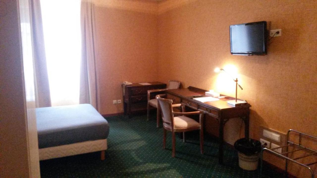 Hotel De La Cloche Dole Ngoại thất bức ảnh